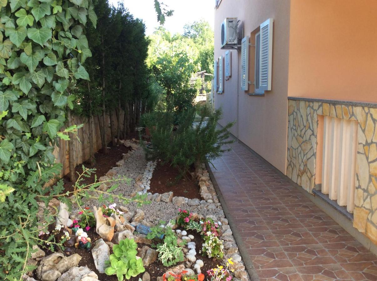 Apartments Coral, Klimno, Island Krk Экстерьер фото