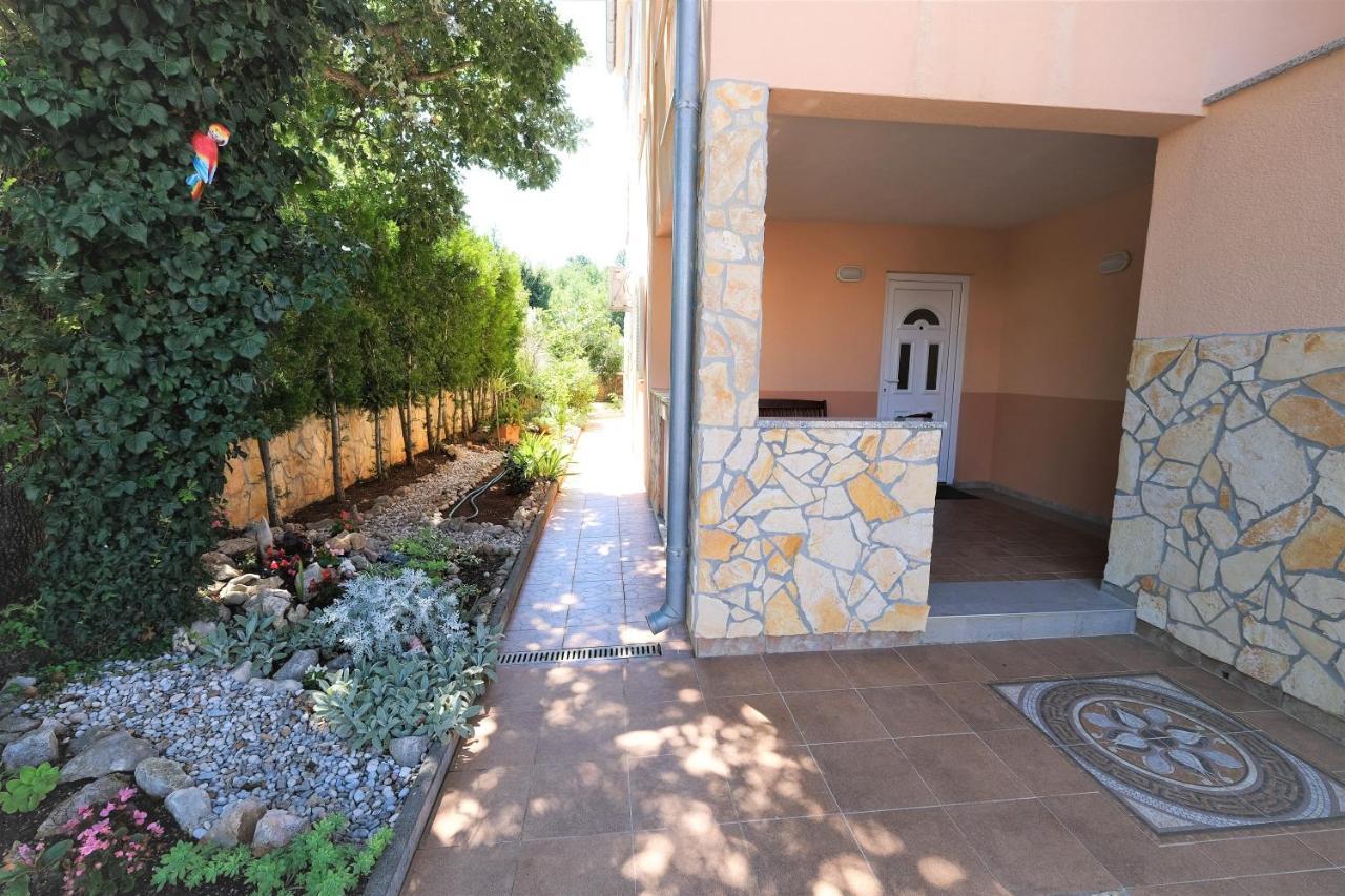 Apartments Coral, Klimno, Island Krk Экстерьер фото
