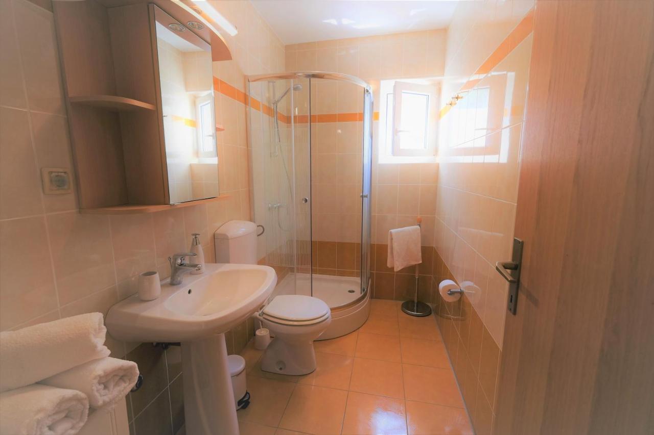Apartments Coral, Klimno, Island Krk Экстерьер фото
