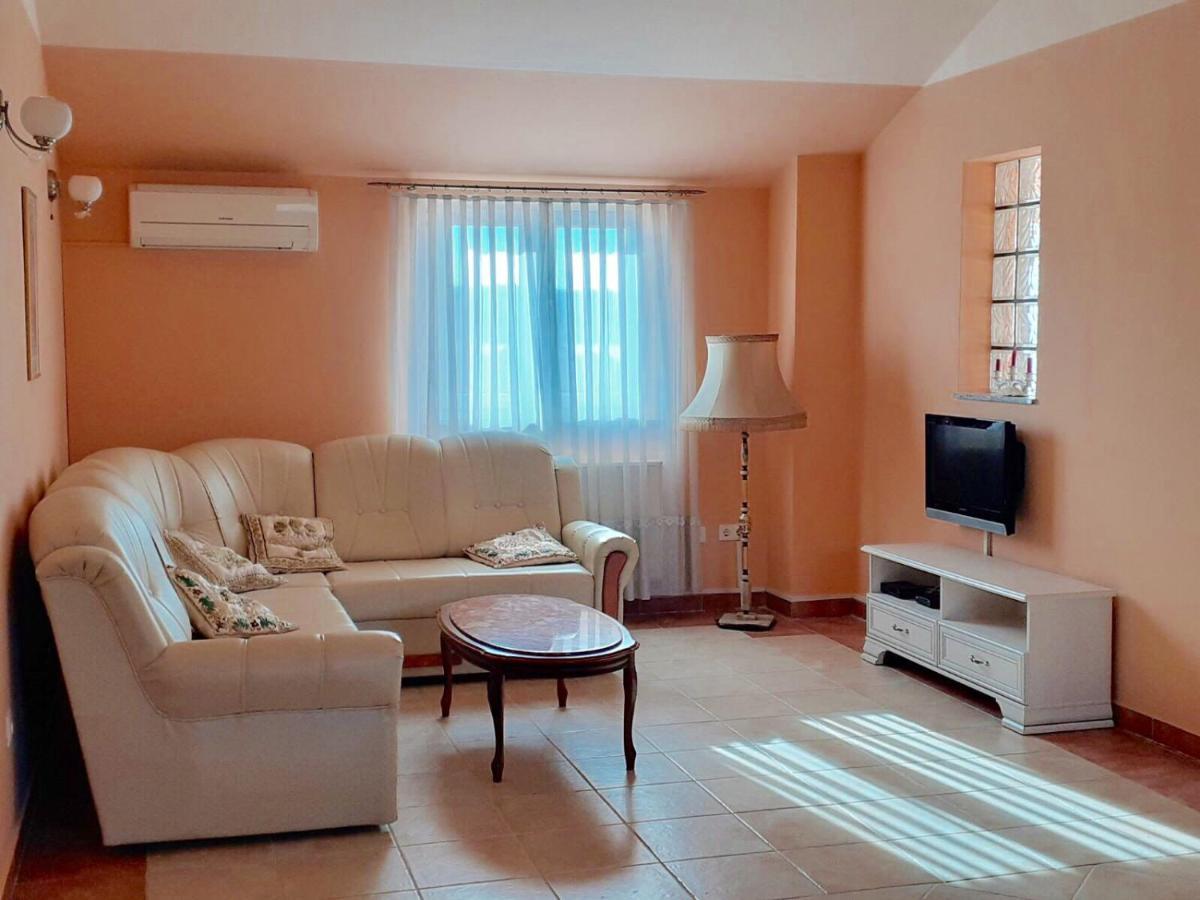 Apartments Coral, Klimno, Island Krk Экстерьер фото