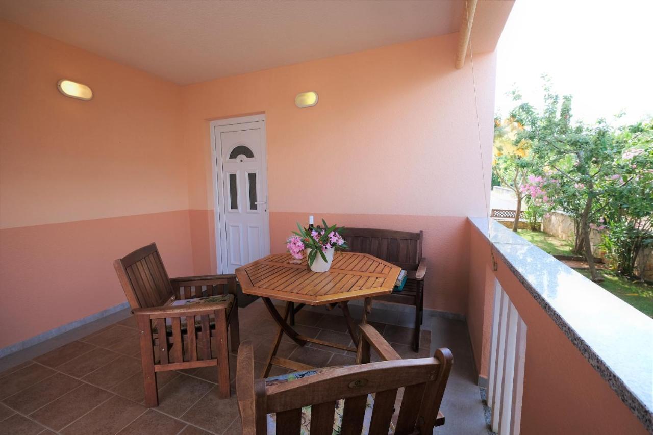 Apartments Coral, Klimno, Island Krk Экстерьер фото